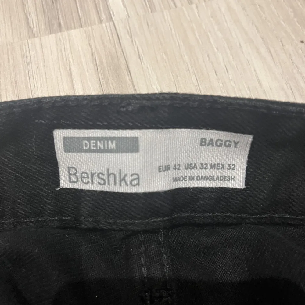 Hör av er om ni är intresserade  Kan ändra pris också . Jeans & Byxor.