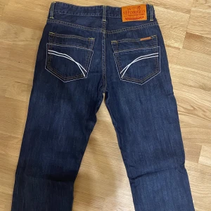 Y2K Vintage, Sir Benni Miles Jeans - Säljer dessa vintage y2k riktigt feta Sir Benni Miles Jeans Storlek 31  Vid snabb affär kan priset sänkas :-)