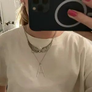 Säljer mitt coola halsband, det har rosats lite då jag har badat med halsbandet!😊