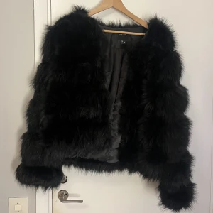 Jacka - Jättefin jacka ifrån new look som tyvärr aldrig kommit till användning.