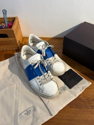 Valentino - Söker byten mot Lanvin skor arigato skor eller valentino armband! 