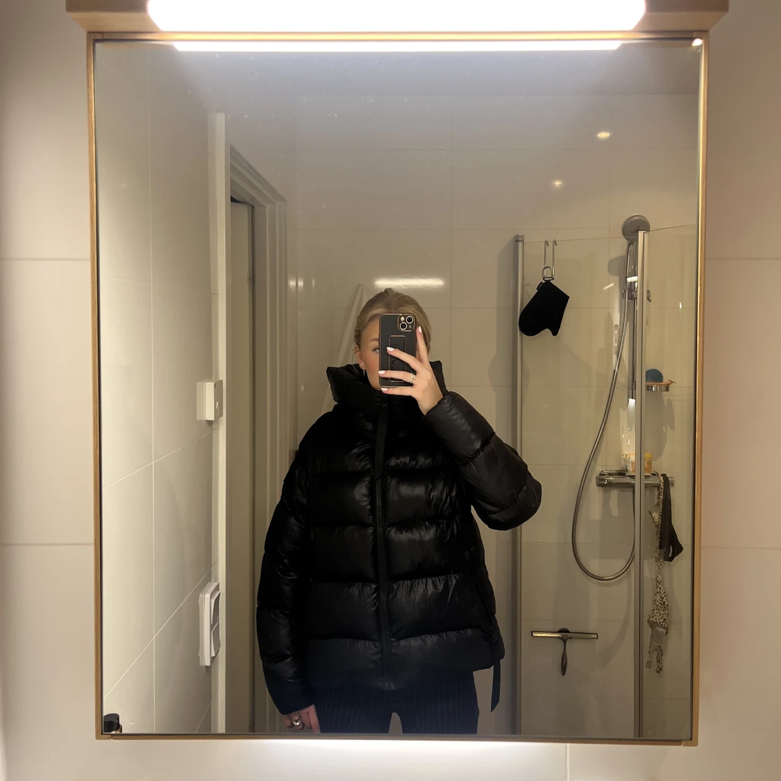 Svart dunjacka  - 91