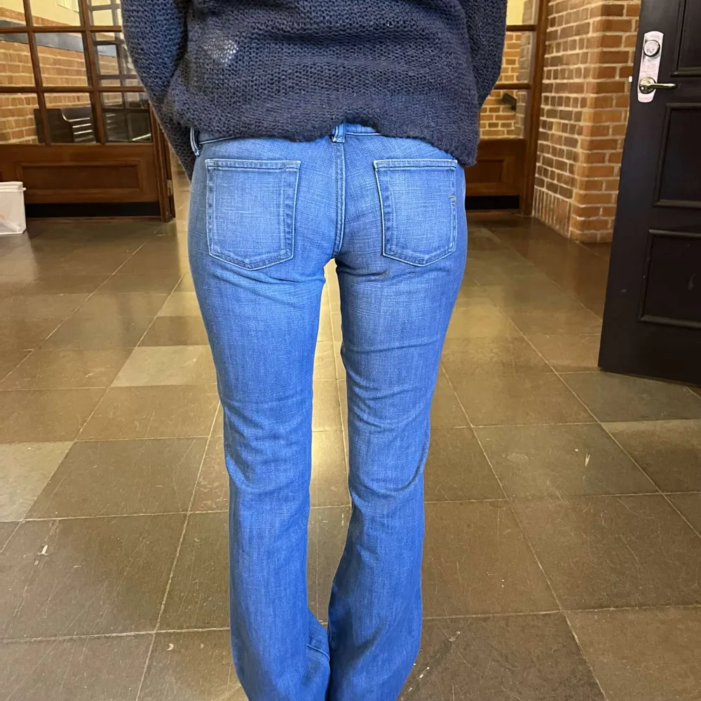 Midjemått 38 cm rakt över och innerbenslängd är 79cm💕 skriv för mer info !!💕. Jeans & Byxor.