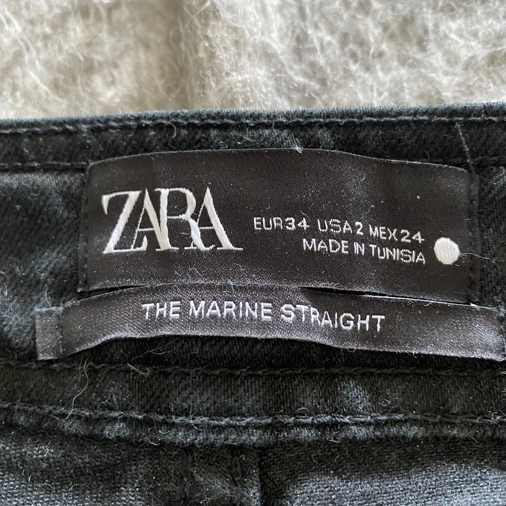 🤍Dessa jeansen är från Zara och köpte för ca två år sen men kom aldrig till användning och är nu för små🤍. Jeans & Byxor.