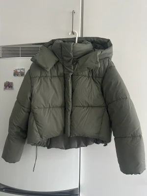 Vinterjacka  - Säljer min Zara jacka då den inte används längre. Använt Max 5 gånger så den är i nyskick. 