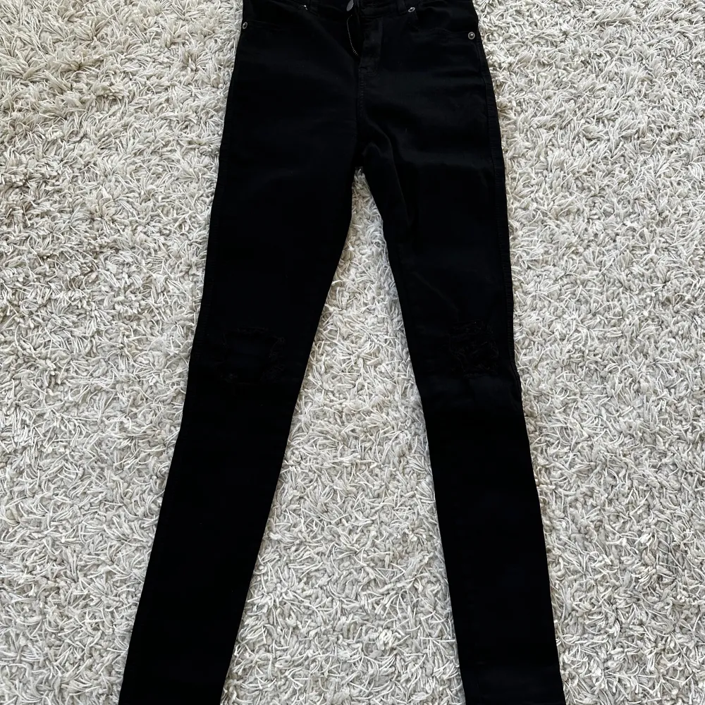 dr denim jeans som är i ett fint skick, som nya. Nypris 499kr. Jeans & Byxor.