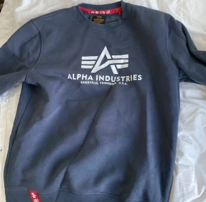 Alpha industries tjocktröja  - Säljer då det inte är min stil. Storlek M. 