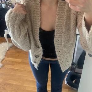 Kofta - Superfin kofta från NA-KD som inte kommer till användning, helt ny aldrig använd💕💕nypris 599 (säljer även i svart och vit)