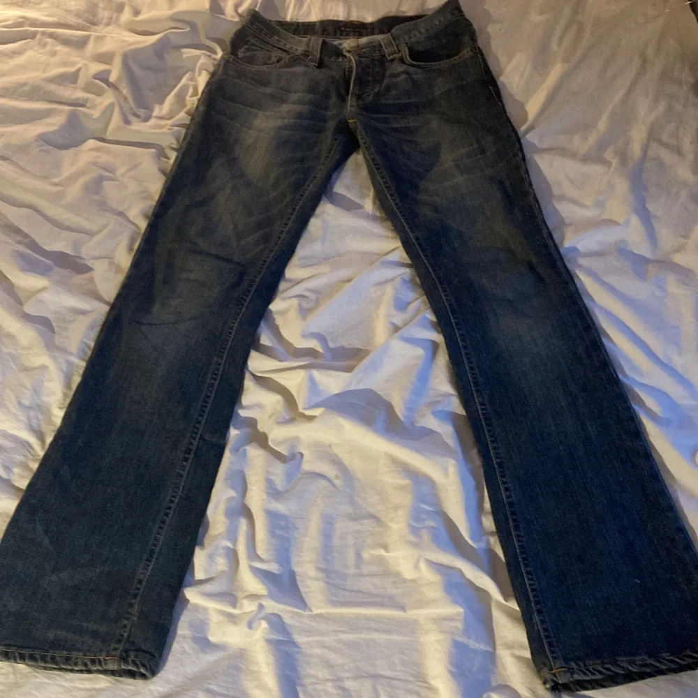 Low waist jeans from nudie jeans köpte de på loppis har själv aldrig använt dem!💗Säljer för att de är för tajta vid höfterna.. Jeans & Byxor.