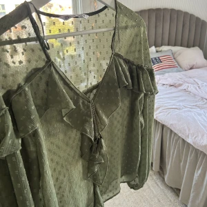 Grön blus - använd en gång! 🤸🏼‍♀️