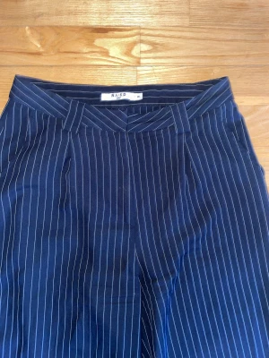 Kostymbyxor  - Superfina kostymbyxor i storlek 38 från NA-KD💃🏼