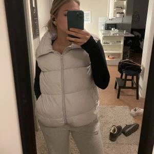 Väst - Jättefin gråvit väst! Knappt använd 