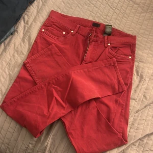 Byxor - Kan tänkas mötas upp i Linköping så man slipper betala frakt !! 