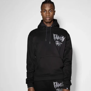 Family just Hoodie - Family just hoodie Aldrig använd pga fel storlek Nypris - 2200kr Säljs för 700kr