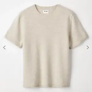 denna mysiga tröja från soft goat som är i nyskick! originalpris 2200 säljer för 1400! stl L men sitter som en s/m! perfekt till hösten🪩💌