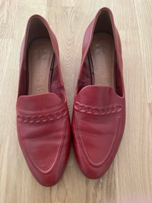 Damskor - Använda ett fåtal gånger, i bra skick. 