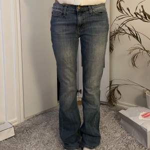 Assnygga lågmidjade bootcut jeans från Lee😍😍passar 34 och 36