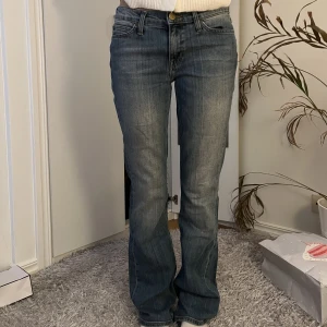 Lågmidjade bootcut jeans - Assnygga lågmidjade bootcut jeans från Lee😍😍passar 34 och 36