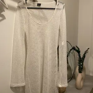 Genomskinlig klänning från Gina i Stl S. Säljer för 100kr. Använd få tal gånger endast och är fortfarande i fint skick😊