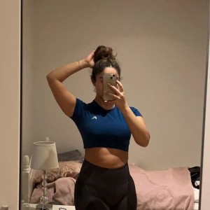 Sport topp OnerActive - Sport topp i mörkblå från OnerActive. Strlk M men passar mig som är en S. Perfekt skick. 