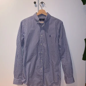 Ralph Lauren skjorta - Blårandig Ralph Lauren skjorta strl S Priset kan diskuteras Skriv om ni är intresserade😀
