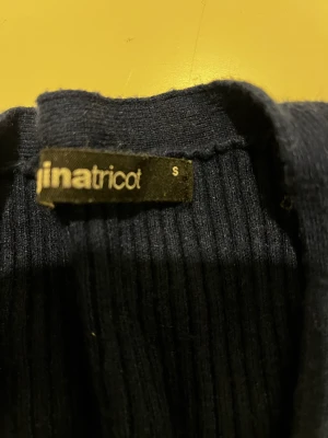 Stickad tröja  - Fint skick