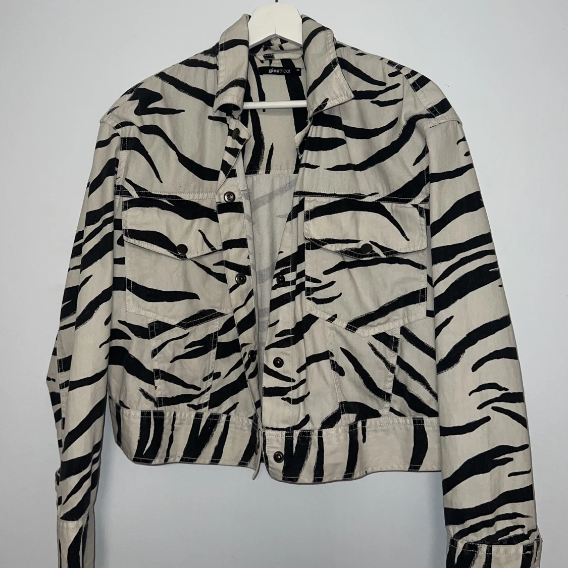 Tiger print jeansjacka 