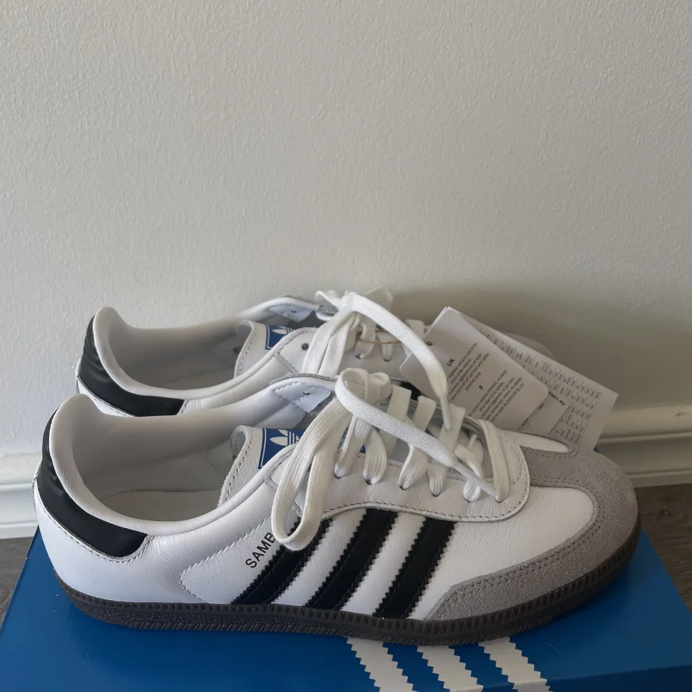 Helt nya Adidas Samba i storlek 38 🤍. Skor.