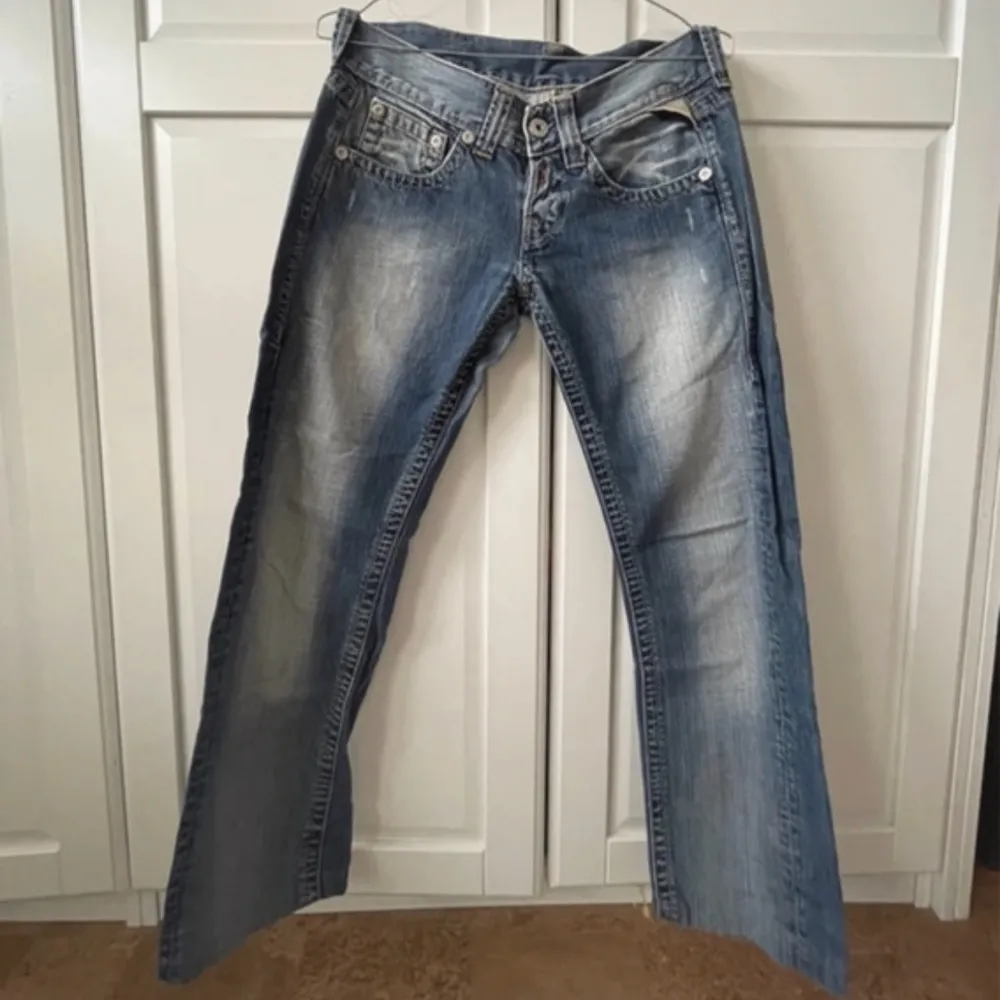 Säljer ett par super snygga replay jeans i stl 28 å 30💕💕. Jeans & Byxor.