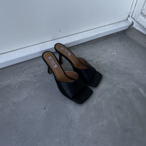 Klackar klackskor heels vintage NA-KD skor sneakers  - Supersnygga klackar i strl: 38, fint skick. 