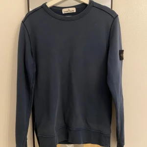 Stone Island tröja  - Inköpt på stone island i Stockholm. Original kvitto och påse finns kvar!