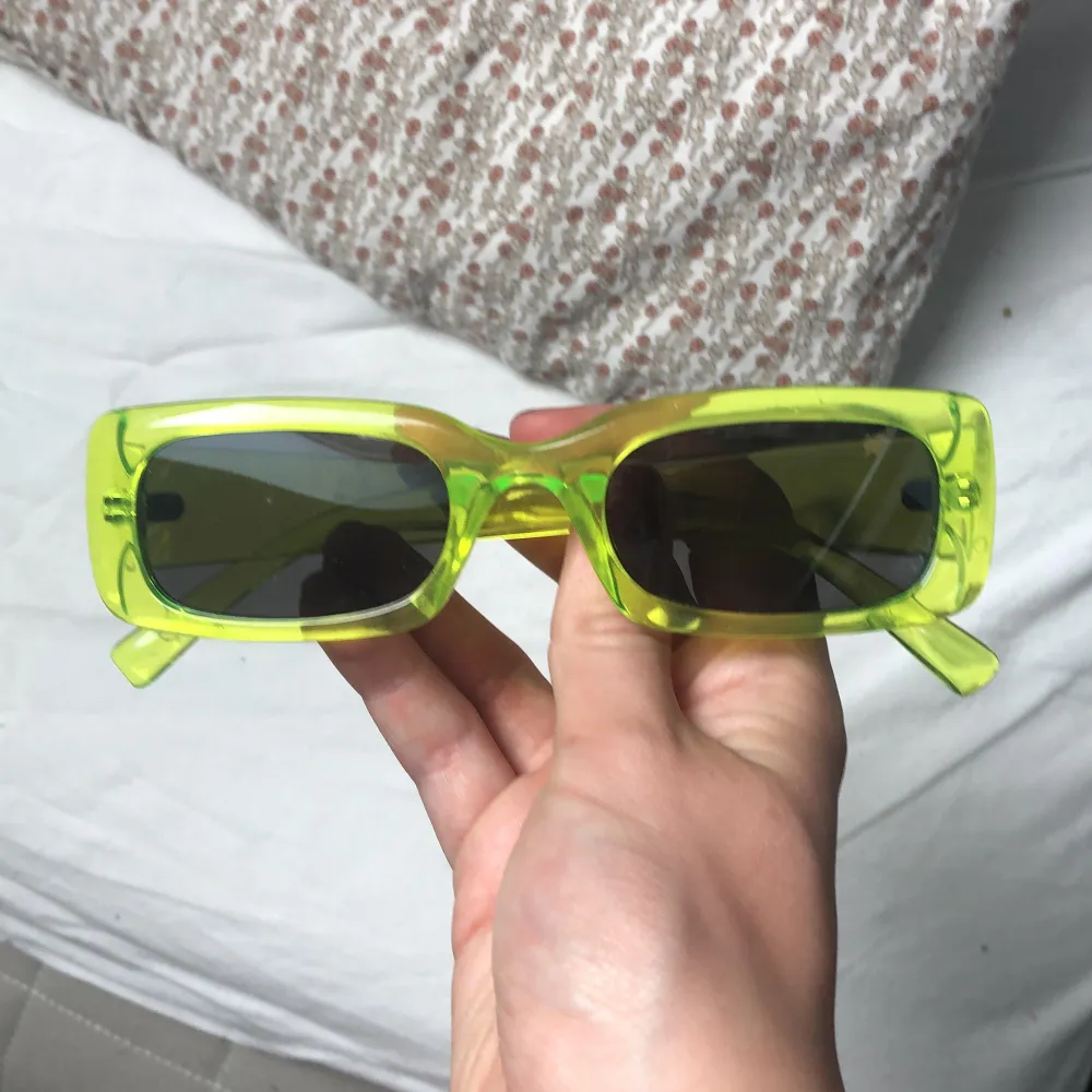 Gröna glasögon köpta på Urban outfitters (I bra skick). Accessoarer.