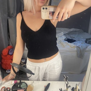 Topp - Svart topp från hm, knappast använd💗