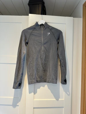 Gymshark half zip S 🩶 - Knappt använd, superfint skick. Försten till kvarn. 🩶