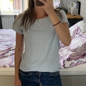 T-shirt - Blå vanlig t-shirt