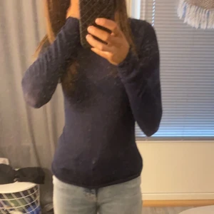 Intimissimi tröja - Säljer min mörkblå initmissimi tröja i storlek S som tyvärr inte kommer till andväning längre, köpte för några månader sen och har andvänds varsamt