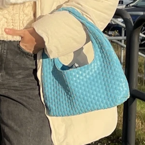 Flätad väska - Fint skick! Som ny, inga repor!