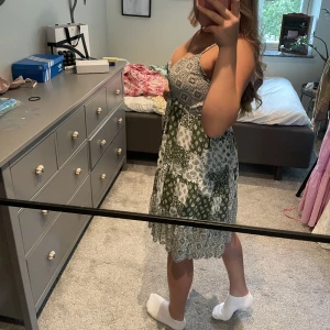 Klänning  - Jätte fin klänning från nån butik i Spanien💘 Använd fåtal gånger så är precis som ny❤️