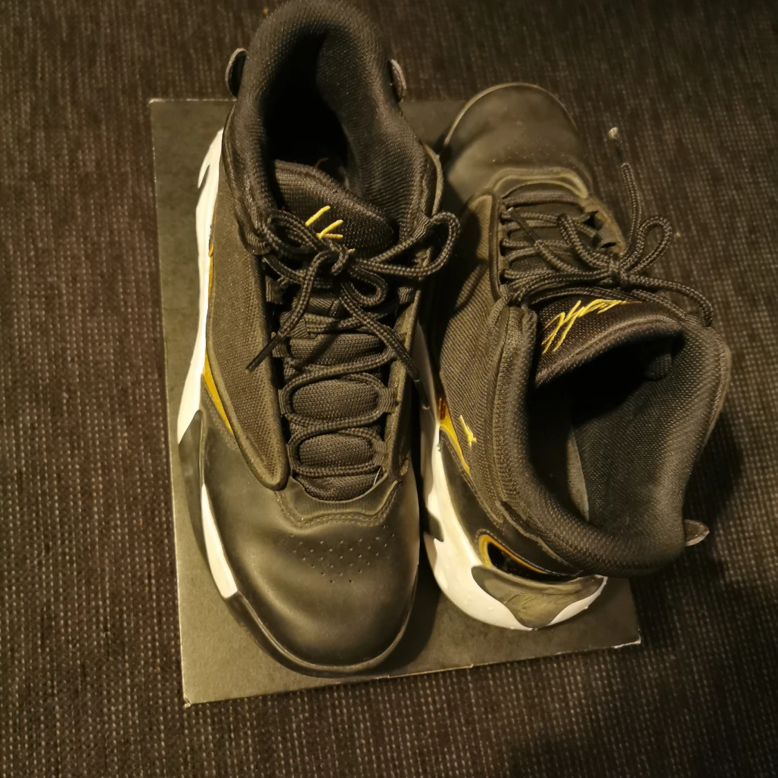 Air Jordan Max Aura 4 (gs)  - 90