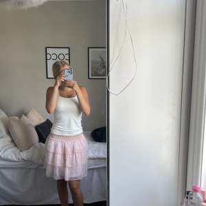 Säljer denna rosa kjol, också köpt på Plick men bara använd en gång💗priset går att diskuteras💗