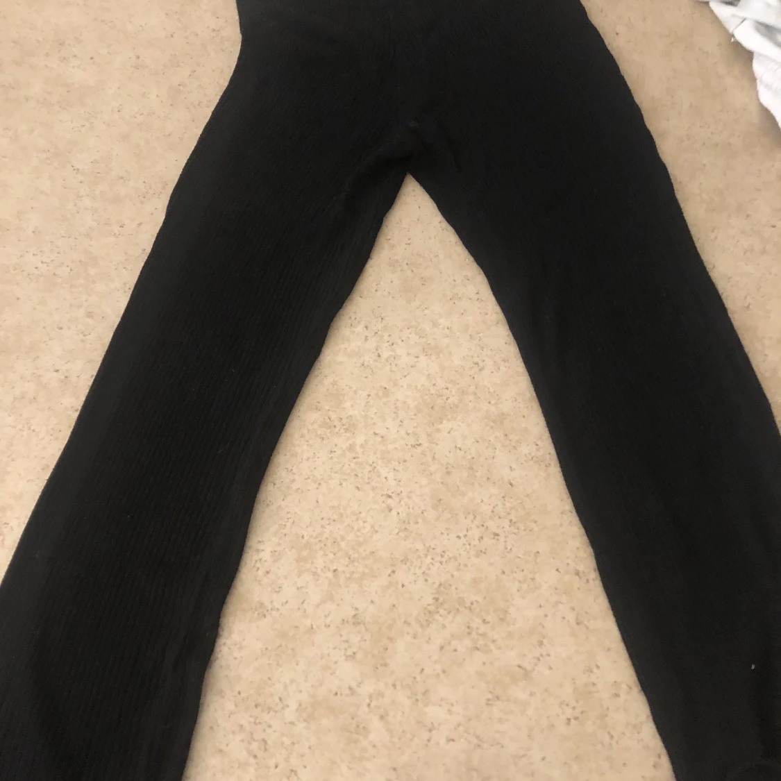 Två olika par byxor svarta!