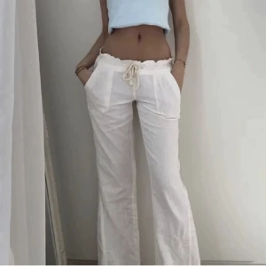 Roxy linnebyxor  - Säljer mina Roxy linnebyxor i storlek M, bra skick! Säljer likadan i blå!