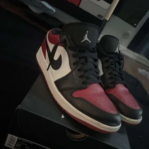 Air Jordan 1 Bread Toe  - Skick 10/10  Retail 1500kr