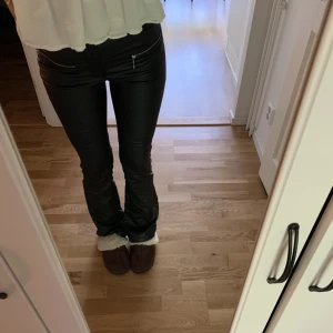 Läderbyxor - Jag är 172cm! Knappt använda. Köpta för 600kr
