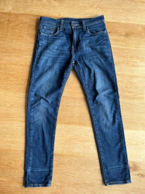 Levis jeans - Storlek: W30 L30 Använt skick! Levis 512