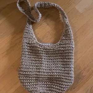 Strandväska - En crossbody väska som funkar perfekt som te.x strandväska!:)