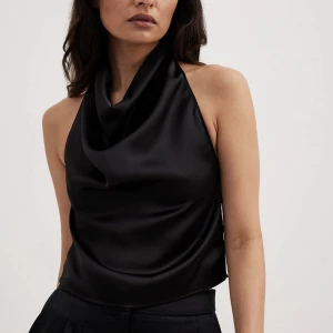 Satintopp - En svar satintopp från NAKD!! Helt oanvänd, säljer pga att den inte passar🤎🤎