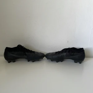 Fotbollsskor vapor 360 mercurial  - Säljer skor som har köpt för 2900 kr. Använt den få gånger; säljer den för den är för liten. Skick 10/10