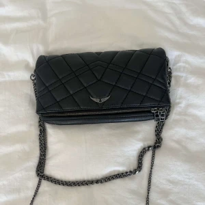 Zadig väska - Svart Zadig väska i läder. Den stora modellen