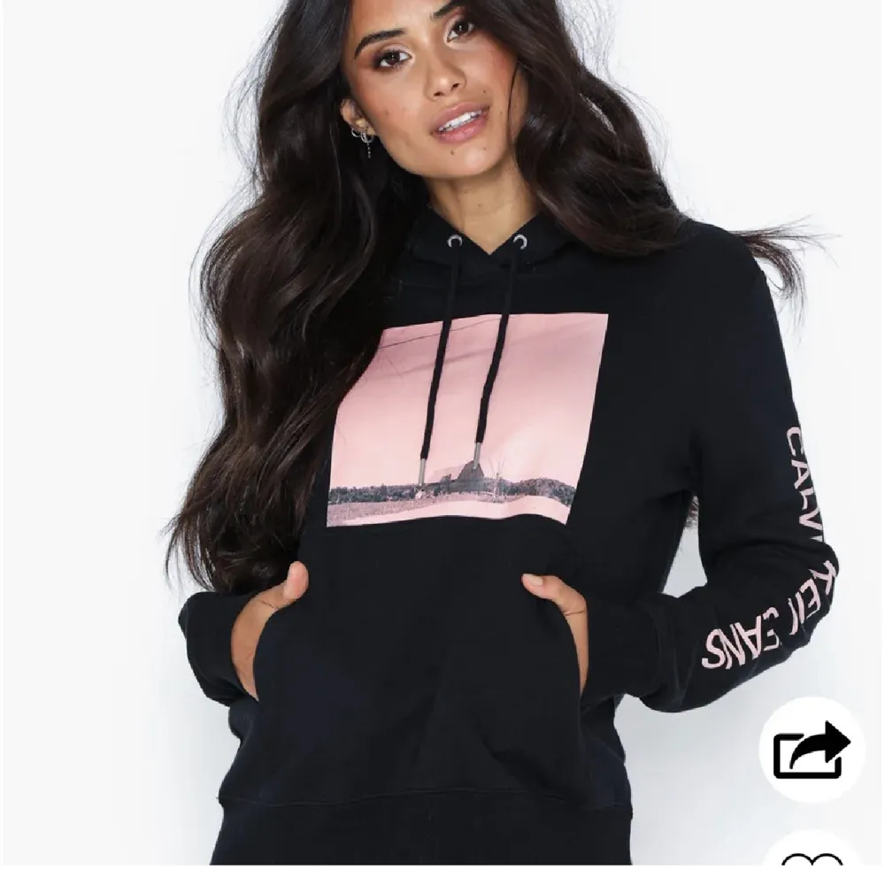 Köpt för 1200 säljer för 200 kr 🎀 köp gärna genom köp nu ❤️. Hoodies.